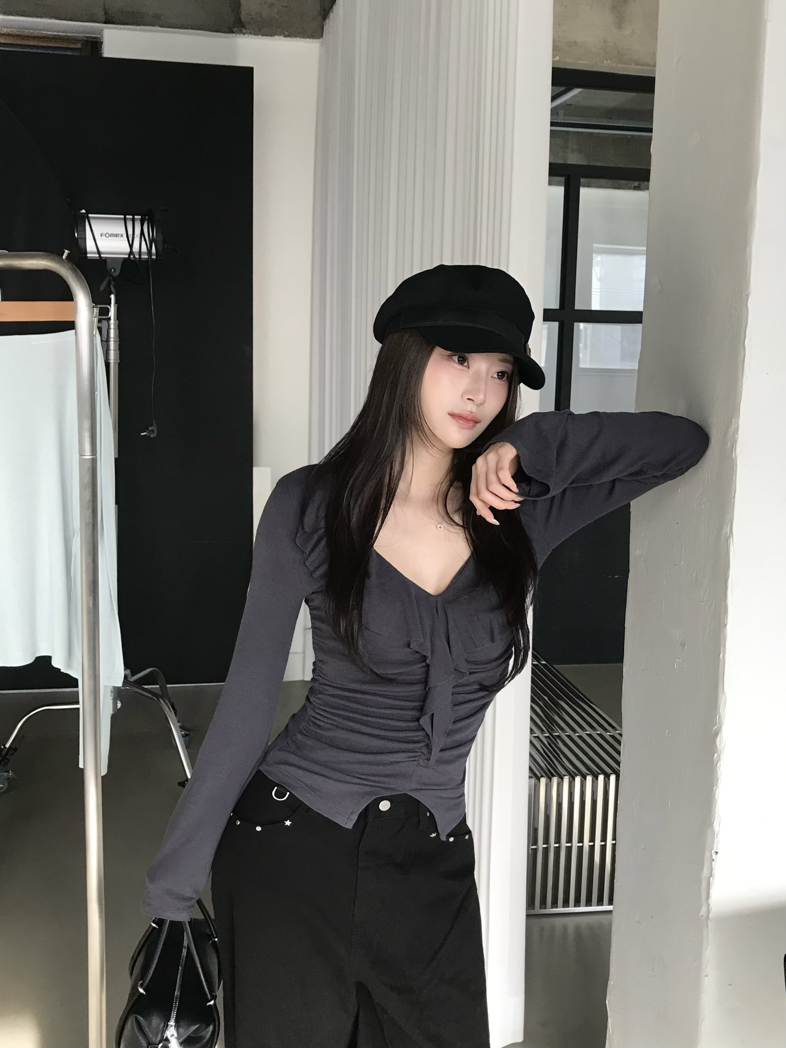 J18 多摺設計V領上衣 (深灰)