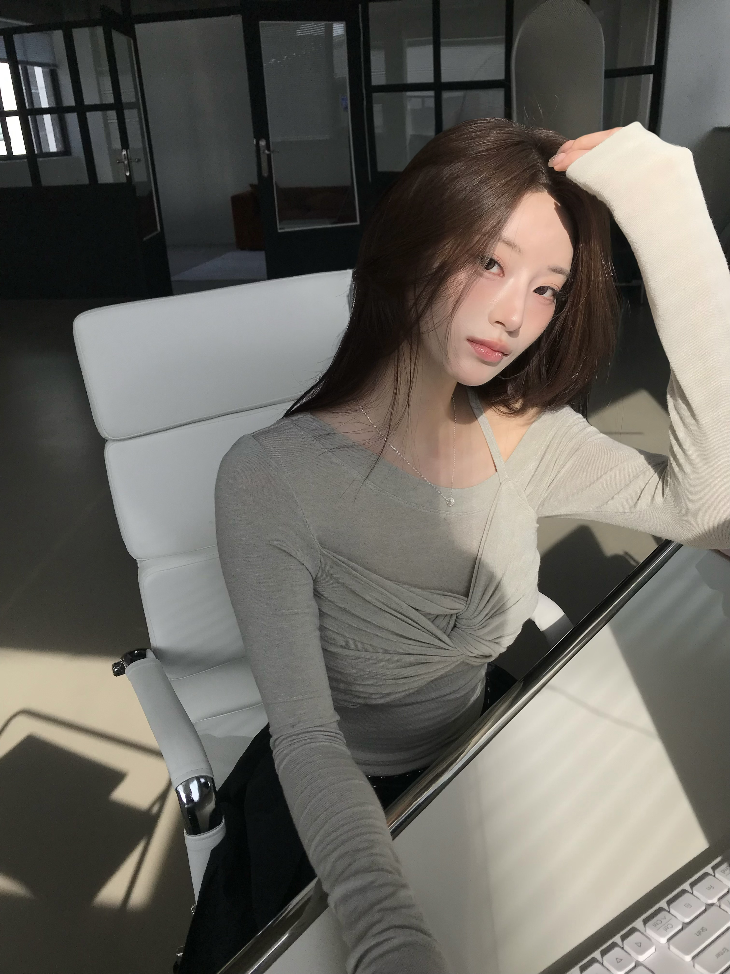 J17 9pm.美胸層次貼身上衣 (灰綠)