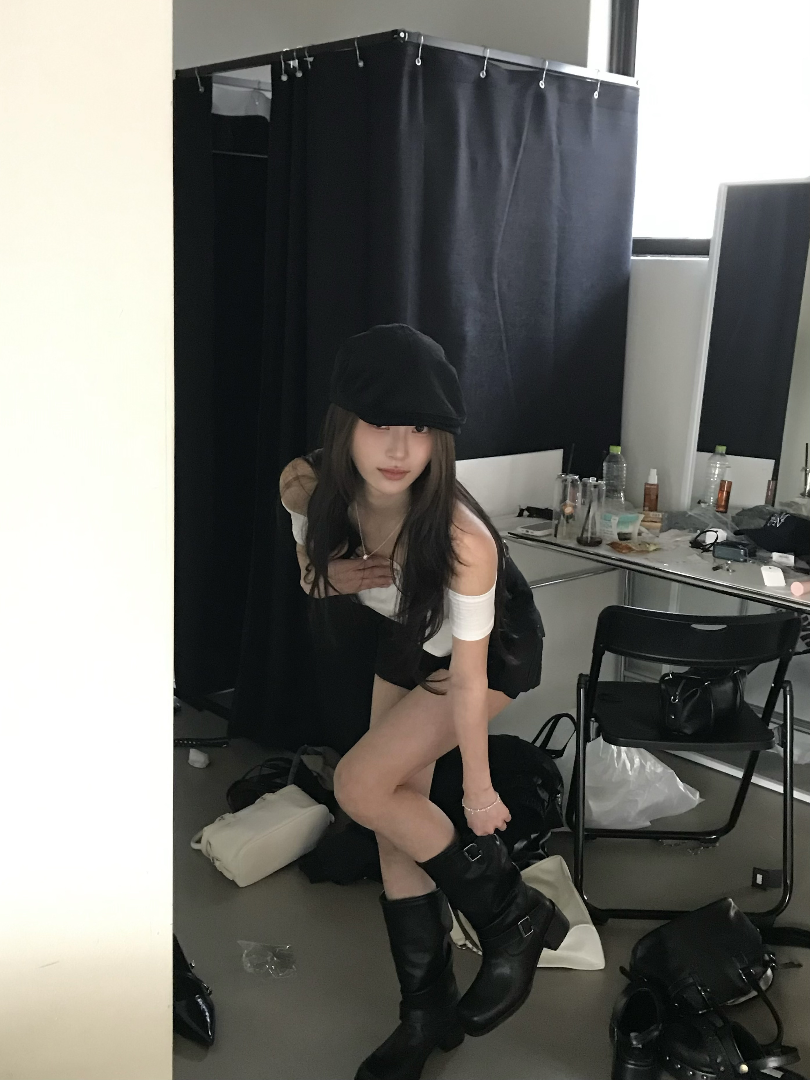 J12 小巧思 鎖骨掛脖短tee (白)