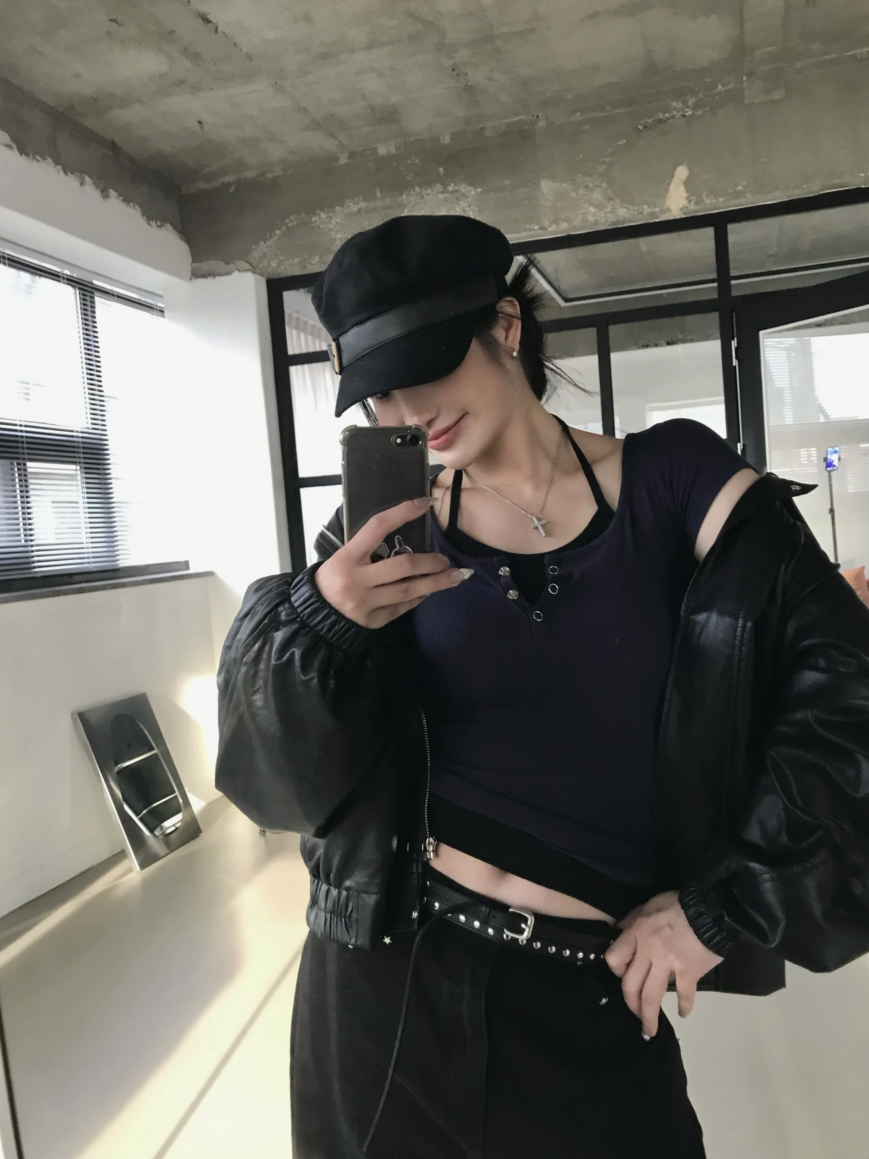 J10 推薦！日常貼身壓釦短tee (深藍)