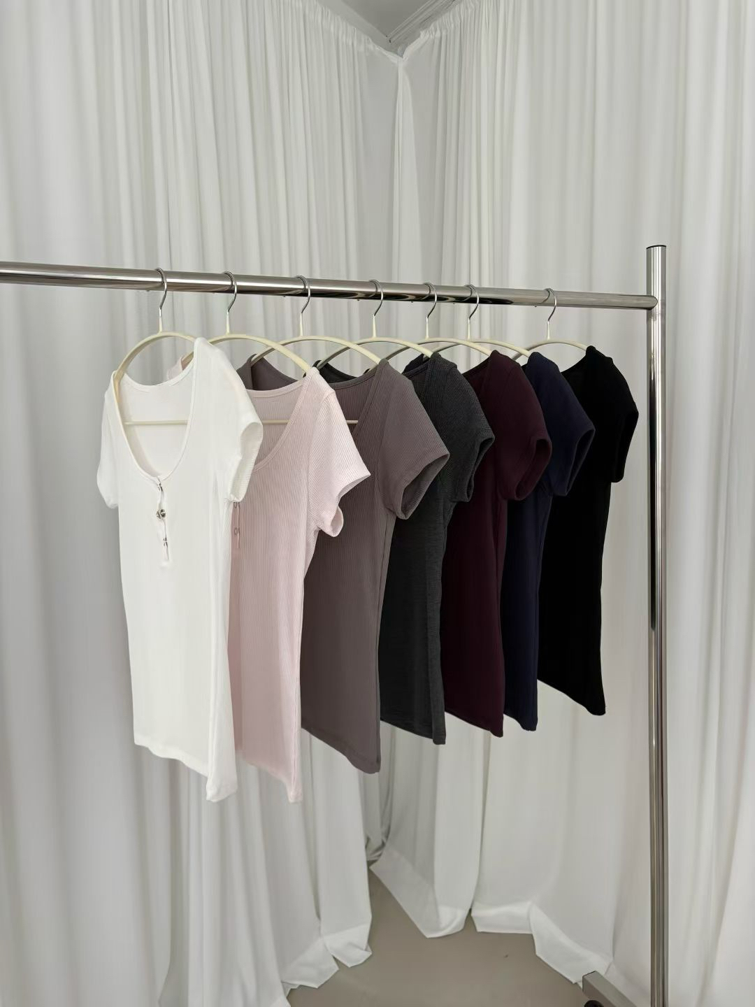 J10 推薦！日常貼身壓釦短tee (粉)