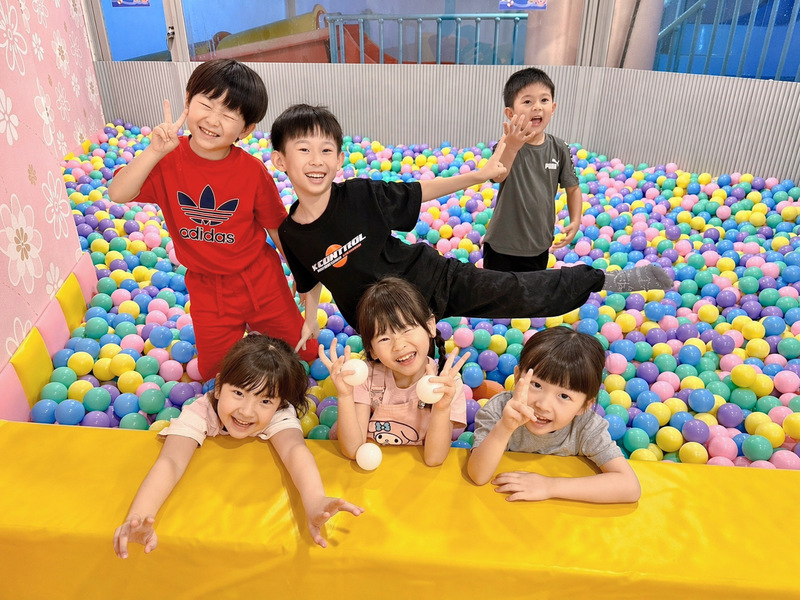 樂飛翔親子運動樂園 球池區