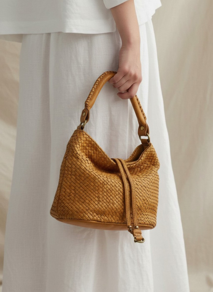 Coda M 鞣革編織小水桶包深黃