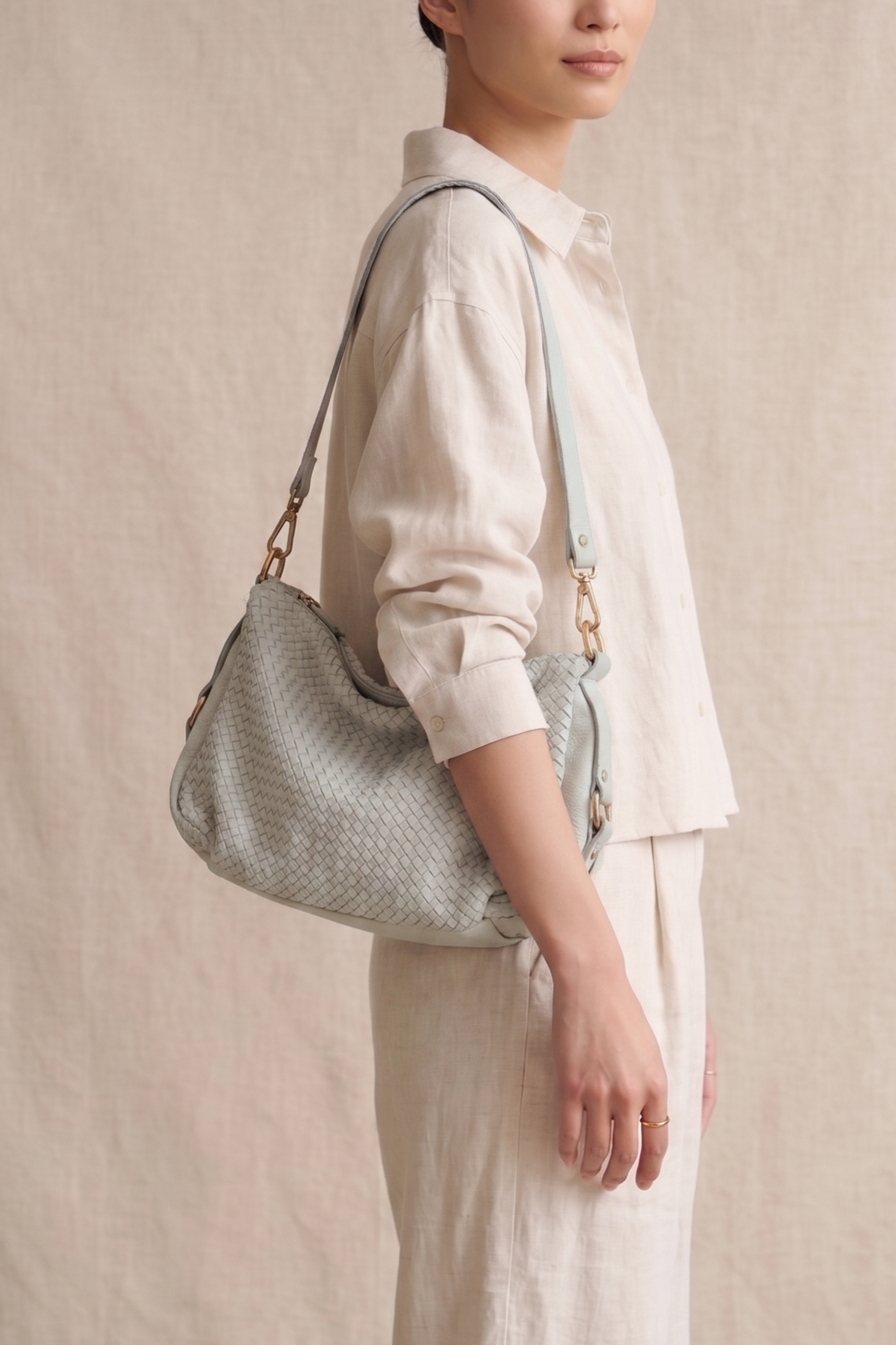 Giuliall 鞣革細編織中型肩包 灰藍