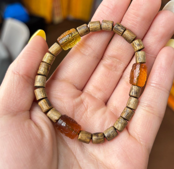 NC260420-H173-琥珀六字真言沈香手串-(需留中文全名，包集體開光)(預計6月中到貨)(只限尖沙咀門市自取不包郵)