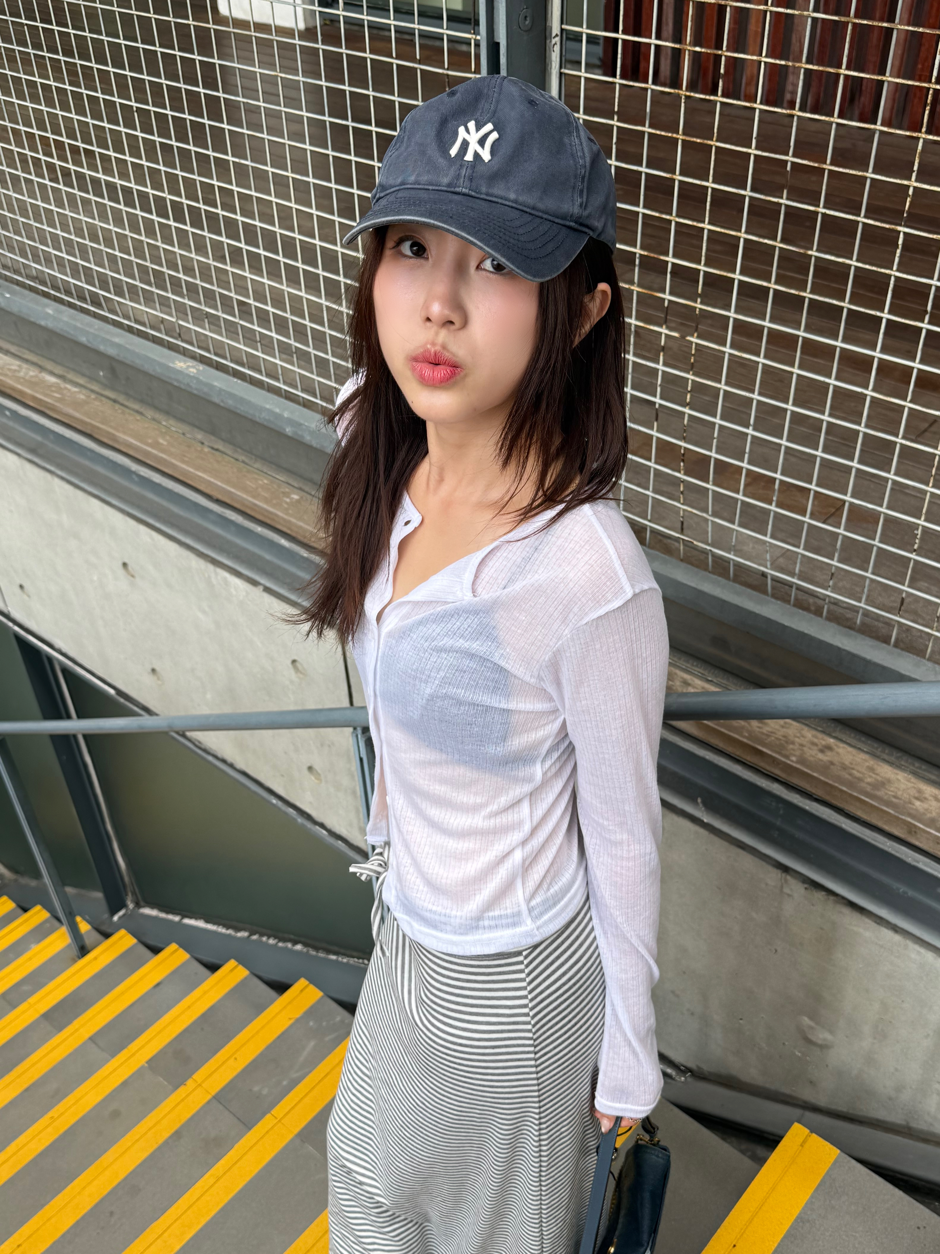 (訂購)薄身小透視防曬外套 JK260418(白/淺黃/黑/牛油果綠/紅)
