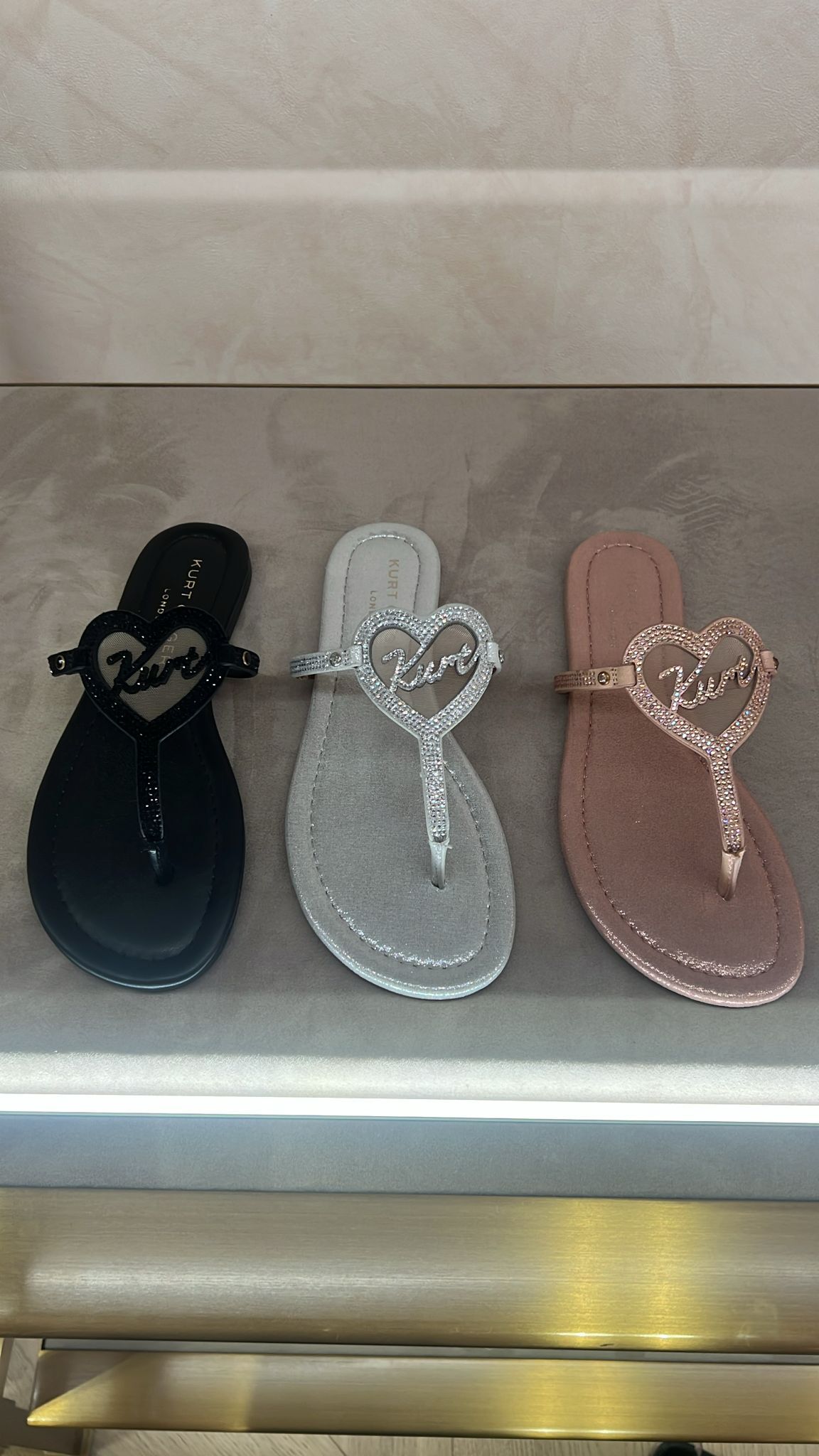 英國代購 -KG Kurt Geiger KURT HEART T BAR FLAT（閃心心）