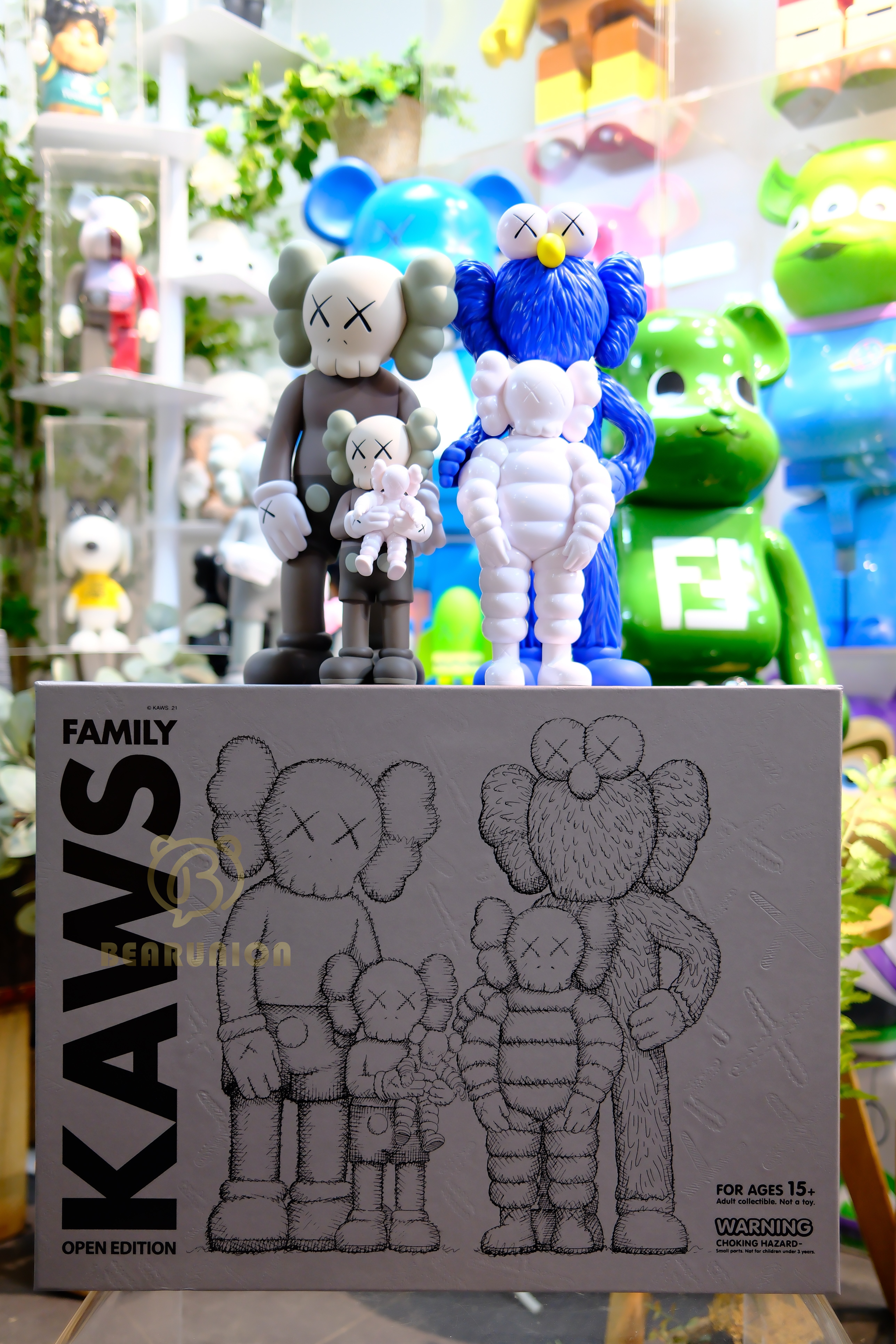 🥇現貨🥇KAWS Family Vinyl Figures Brown/Blue/White