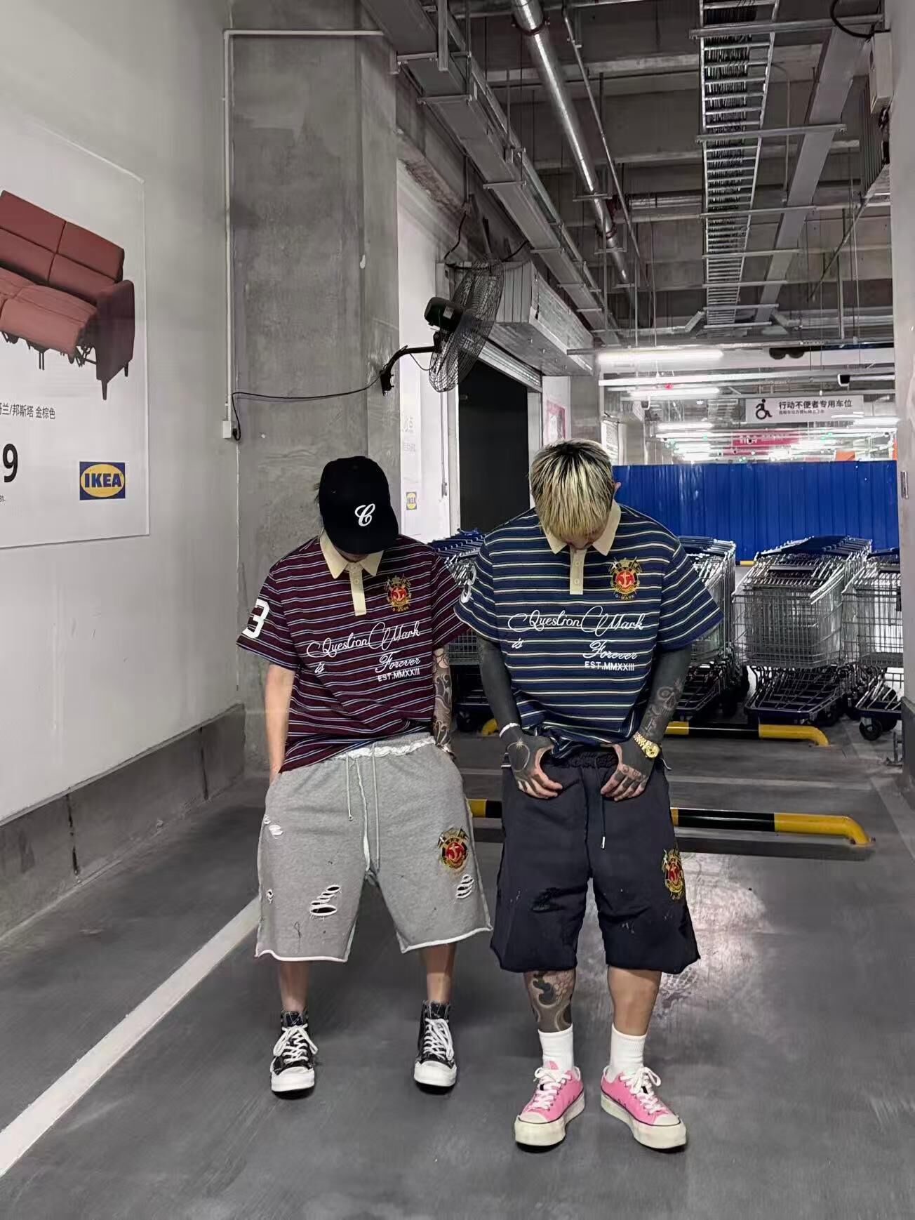 《S.V》家徽刺繡草寫條紋 Polo 衫