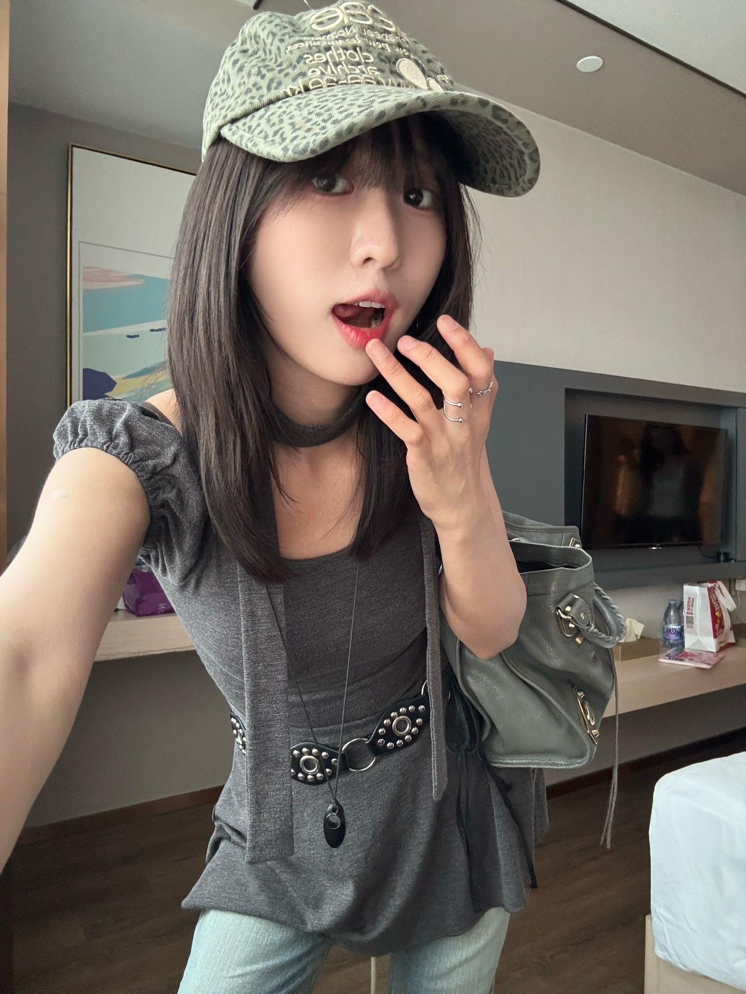 (新貨88折🩷)公主袖掛帶A字連身裙 T260421(黑/灰)