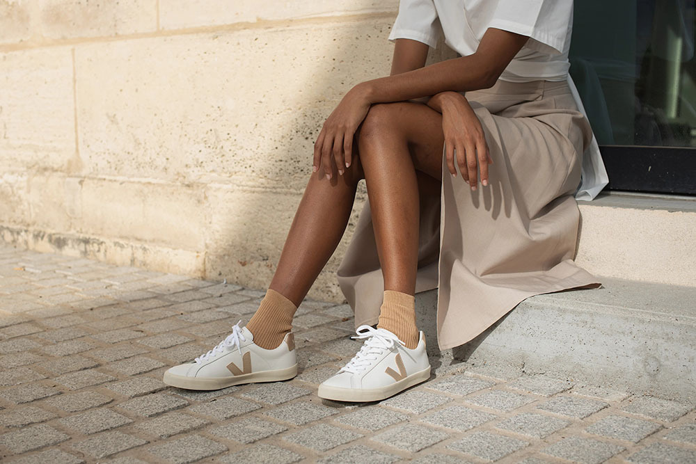 【VEJA】女款ESPLAR LOGO德訓鞋｜經典皮革 奶油底設計-白色・德訓鞋・veja 小白鞋・帆布鞋搭配