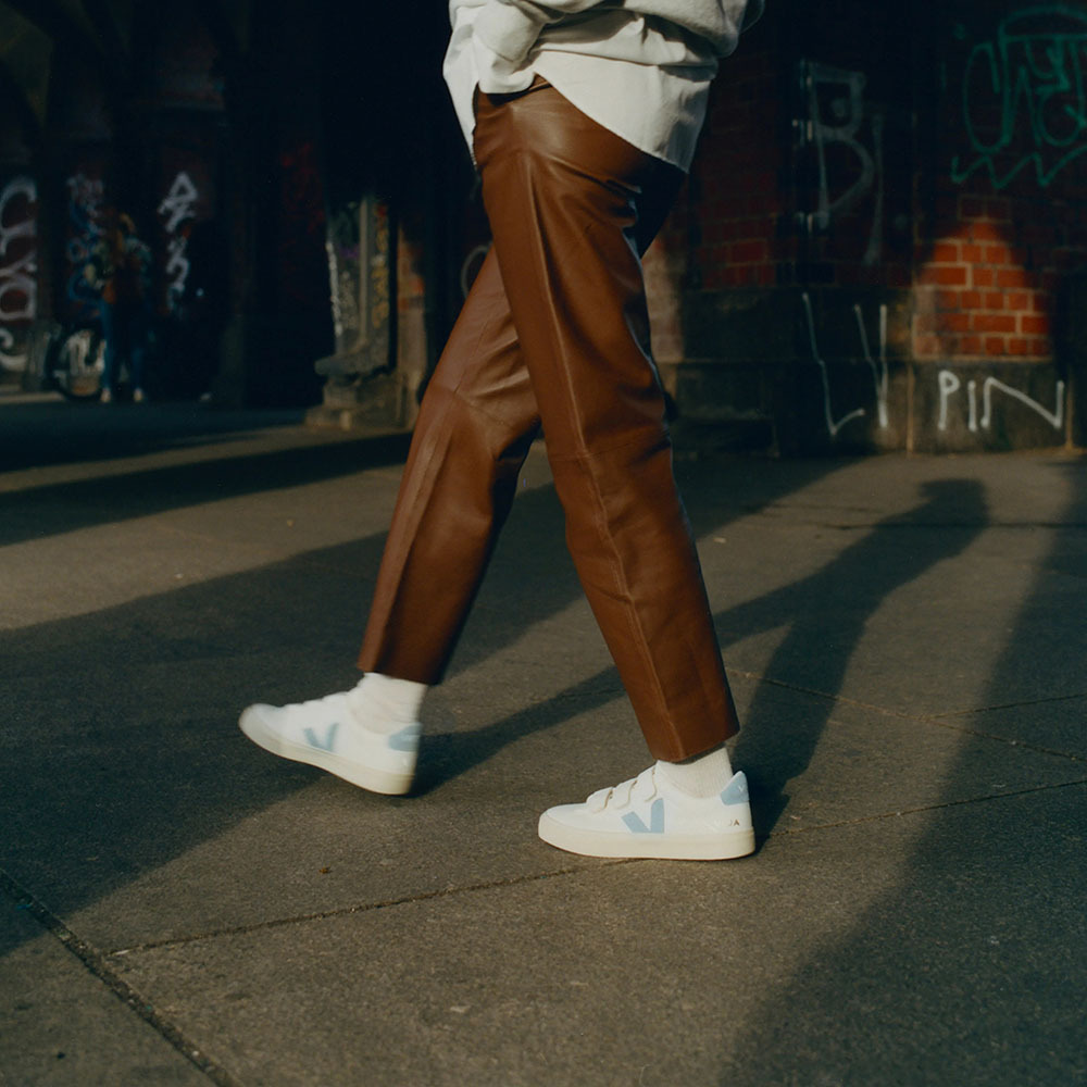 【VEJA】中性RECIFE Leather德訓鞋｜魔鬼氈設計 經典拼接-白色x藍色・德訓鞋・veja 小白鞋