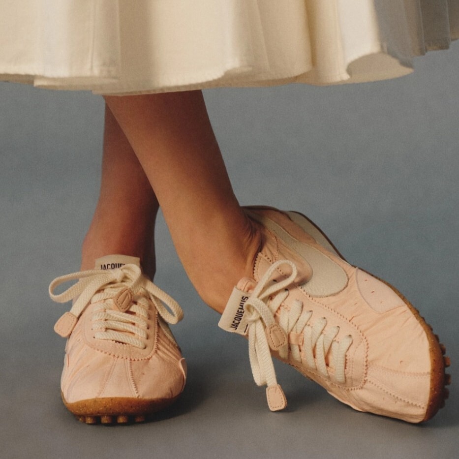 （海外連線代購）男女鞋 JACQUEMUS X NIKE W MOON SHOE SP 粉色 芭蕾風 復古 跑鞋 休閒鞋【HV8547-601】Lisa同款