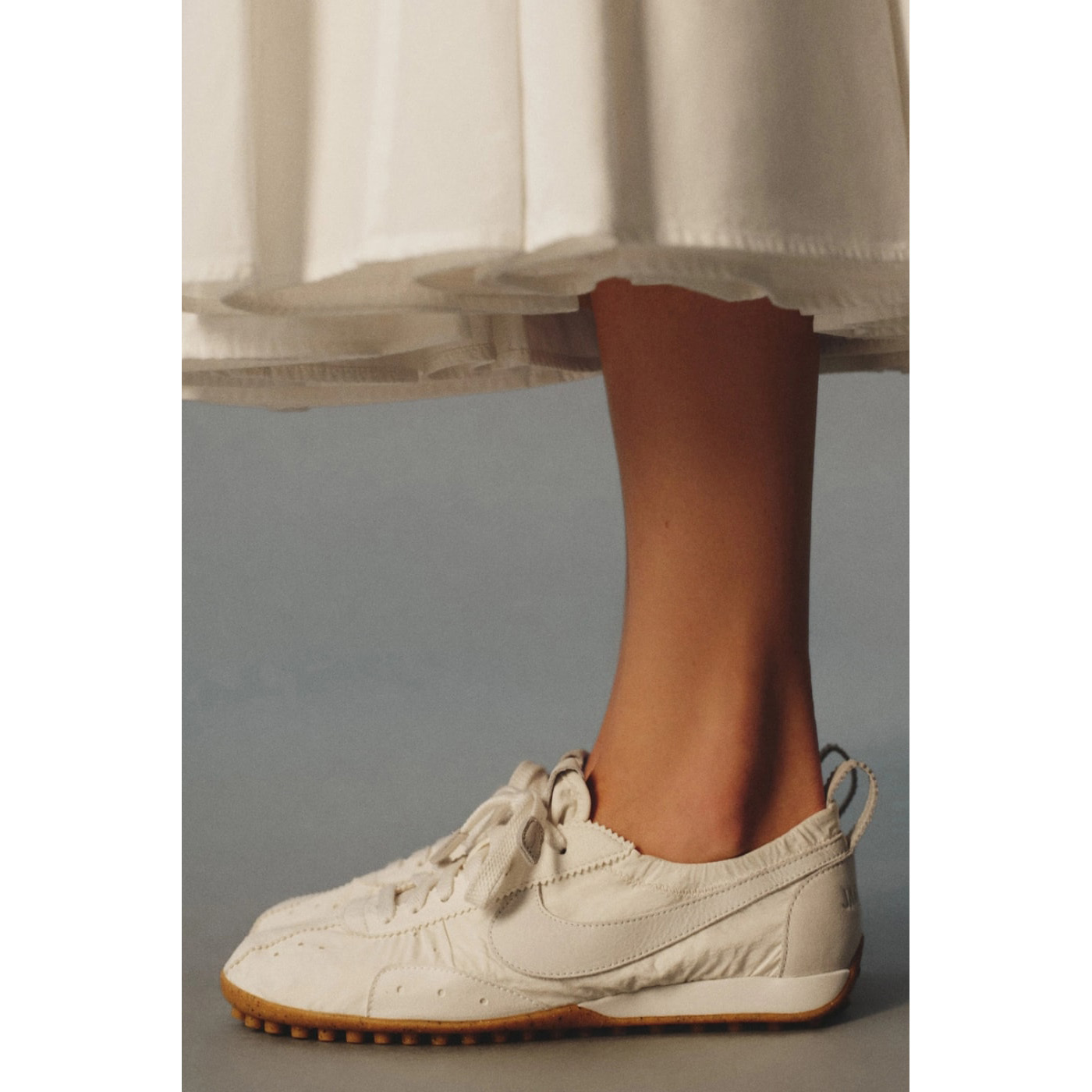 （海外連線代購）男女鞋 JACQUEMUS X NIKE W MOON SHOE SP 珍珠白 杏色 芭蕾風 復古 跑鞋 休閒鞋【HV8547-002】Lisa