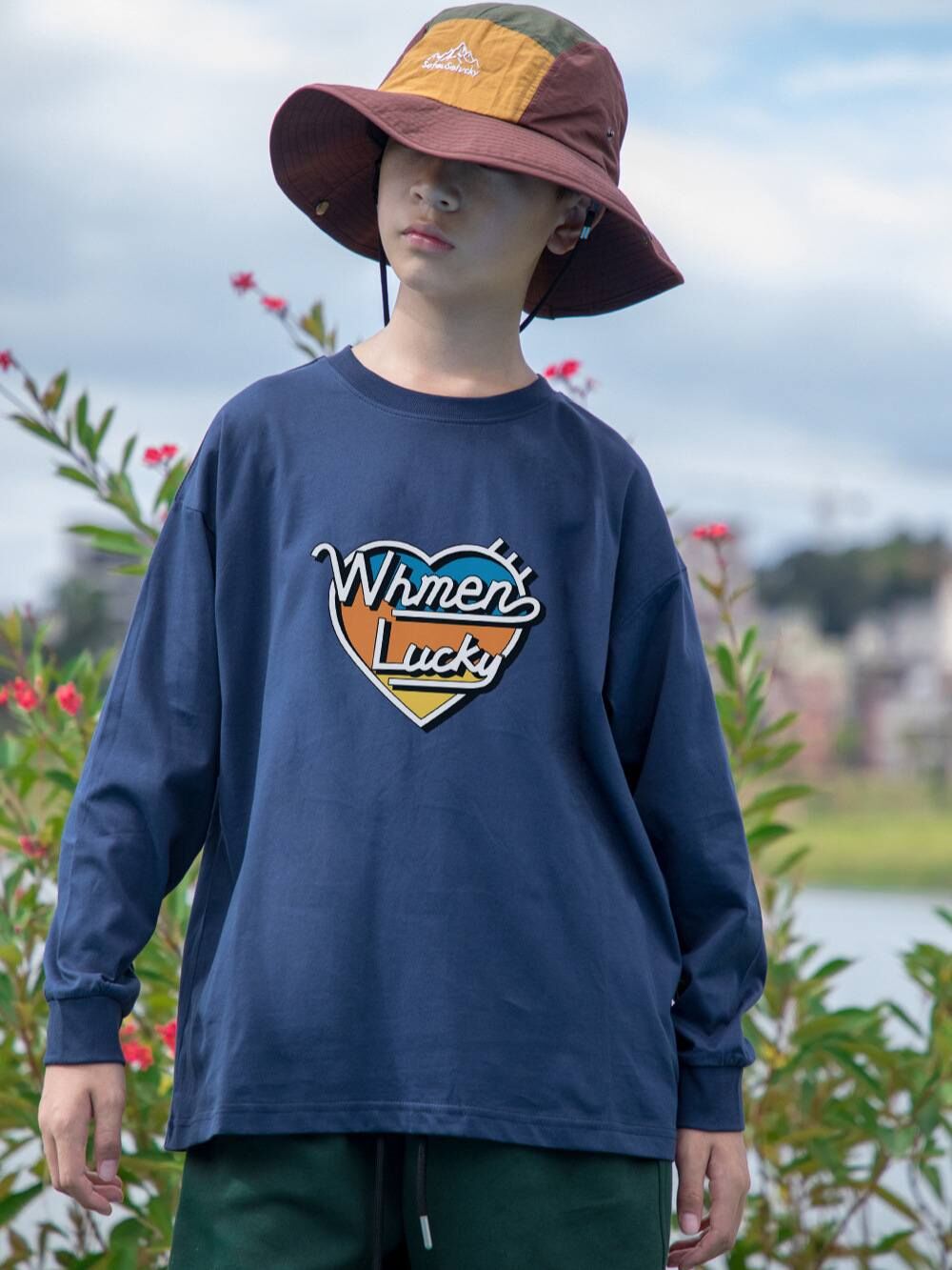 中性款愛心印花薄長T