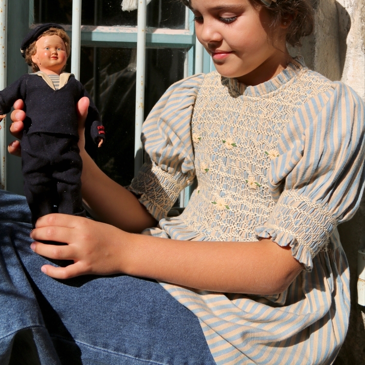 BONJOUR DIARY 小白花壓褶領後排釦上衣(藍條紋) HANDSMOCKS BLOUSE - Transat stripe