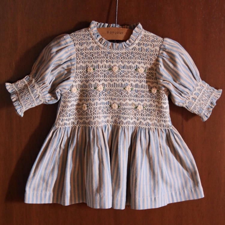 BONJOUR DIARY 小白花壓褶領後排釦上衣(藍條紋) HANDSMOCKS BLOUSE - Transat stripe