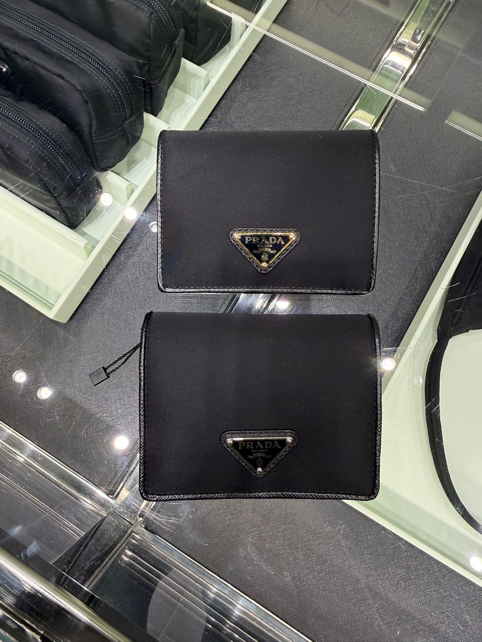 LYS01588 PRADA 尼龍三角LOGO啪鈕短銀包 NV204 UZ0