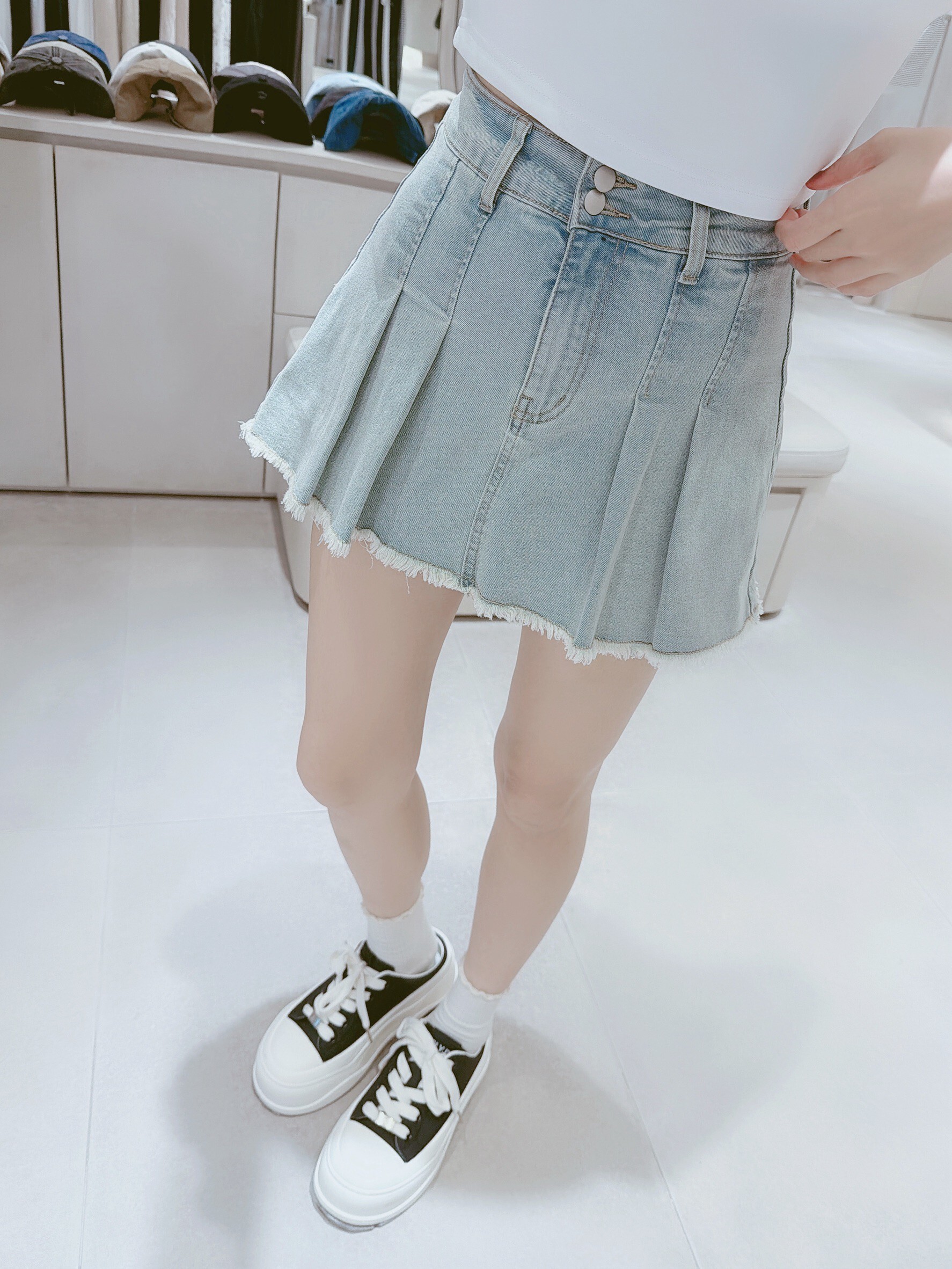 雙釦百摺下鬚牛仔褲裙 8362