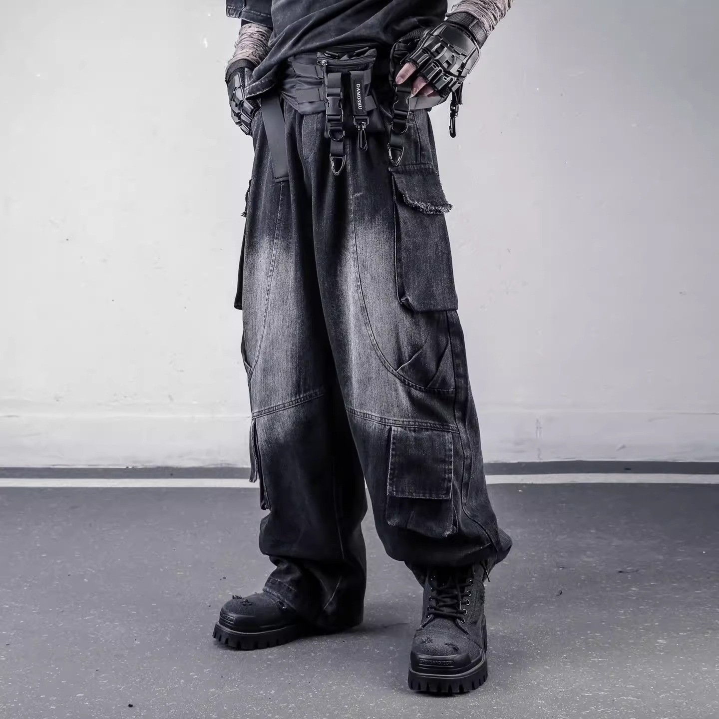 𝙏𝙀𝘾𝙃𝙒𝙀𝘼𝙍 廢土水洗工裝多口袋牛仔褲