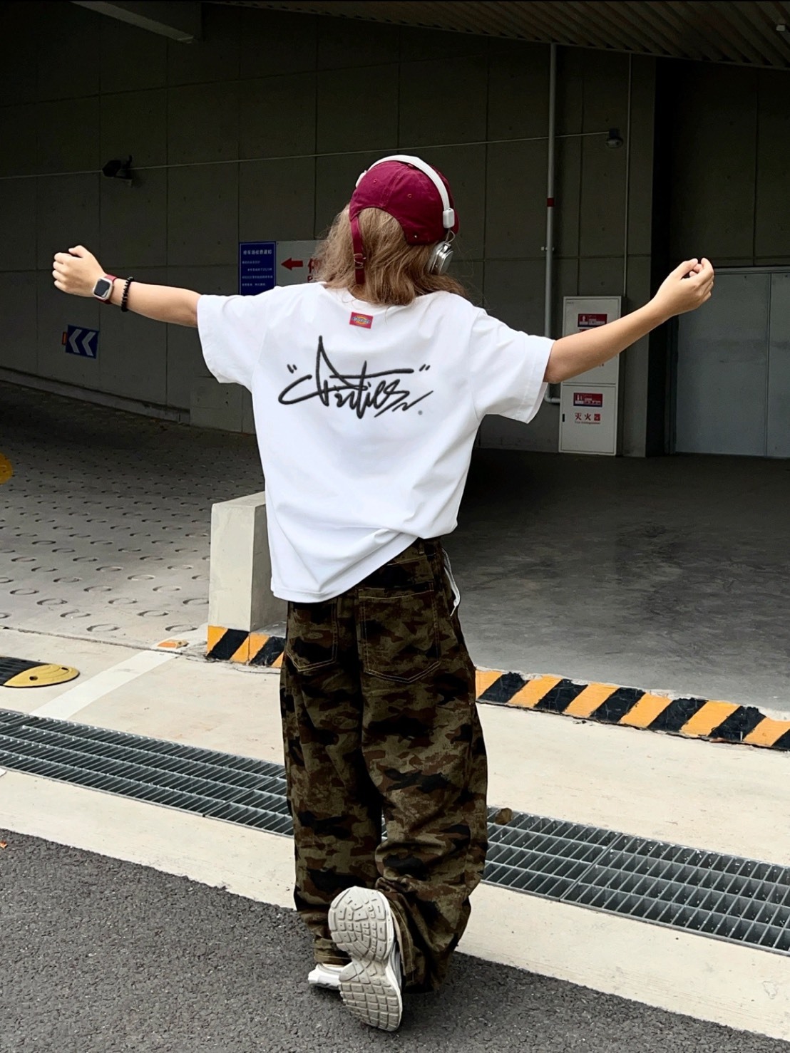 DICKIES 美式復古 草寫字母 刺繡 純棉短T 男女同款