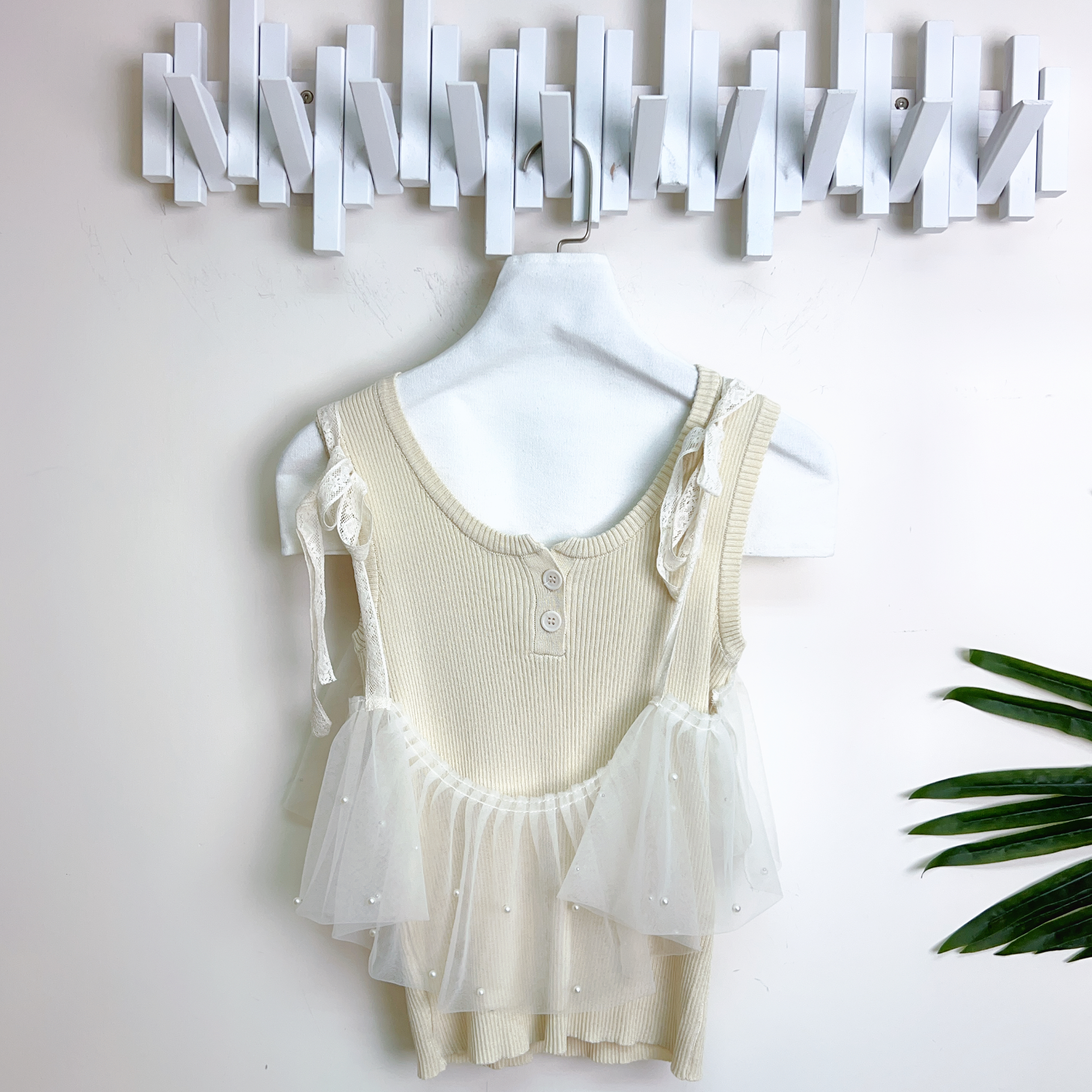 針織背心拼LACE珍珠裙上衣（背：胸26-44 腰24-42 長19 裙：腰36 長14）26031 #2404clo