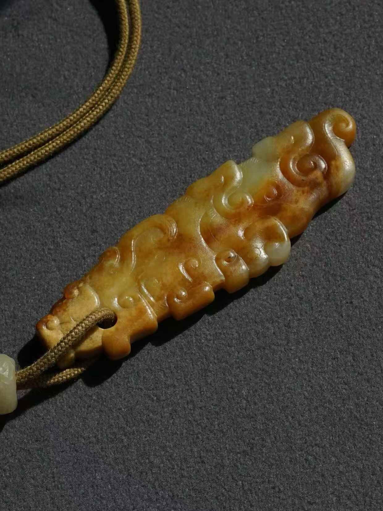 410715 和田玉黃沁籽虎符