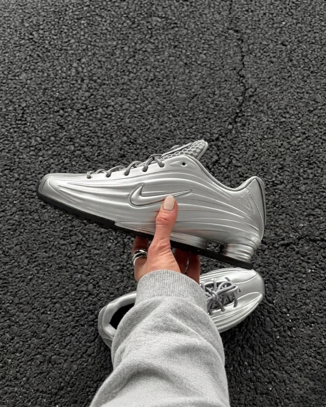 版型正常男生或腳板寬者建議帶大半號至一號