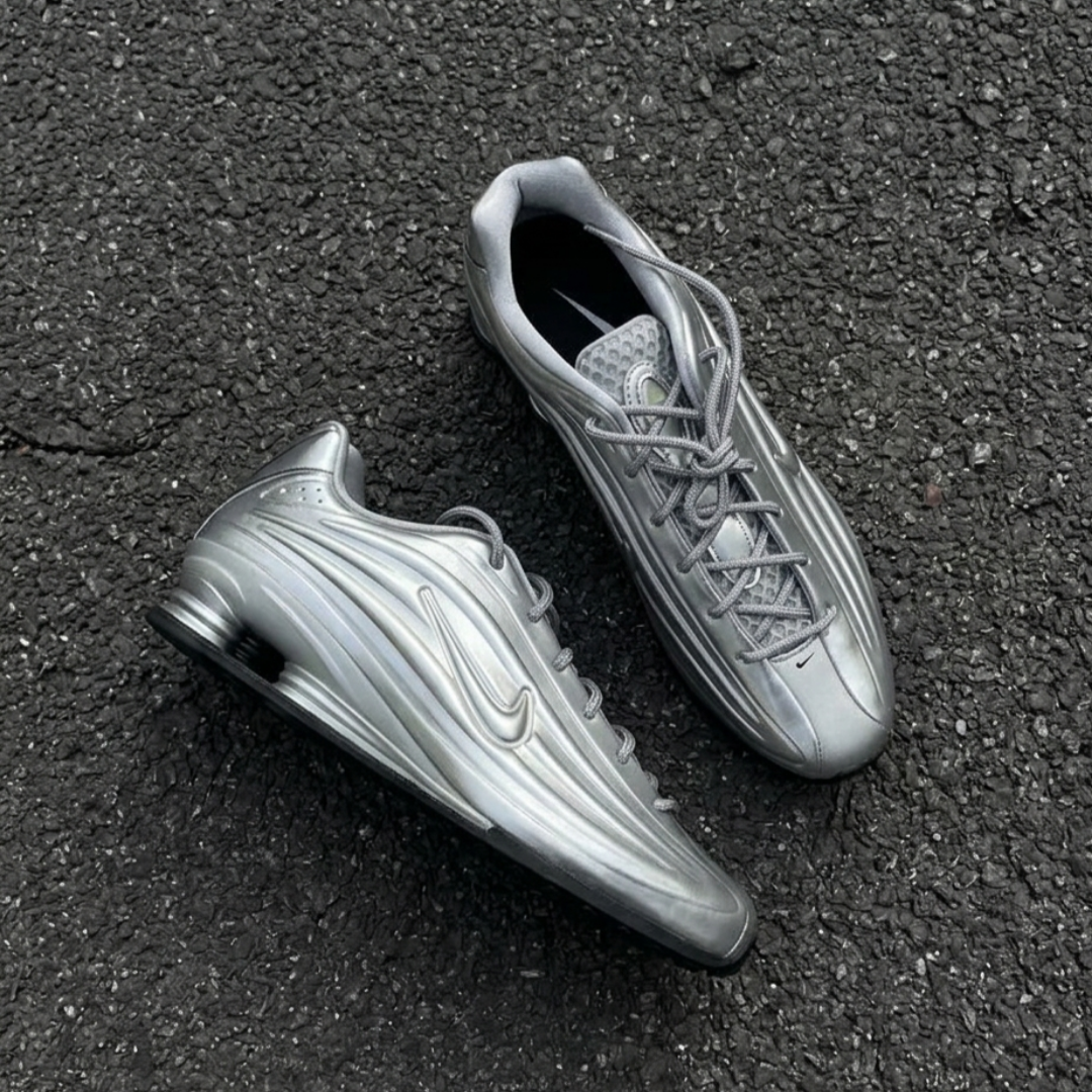 版型正常男生或腳板寬者建議帶大半號至一號