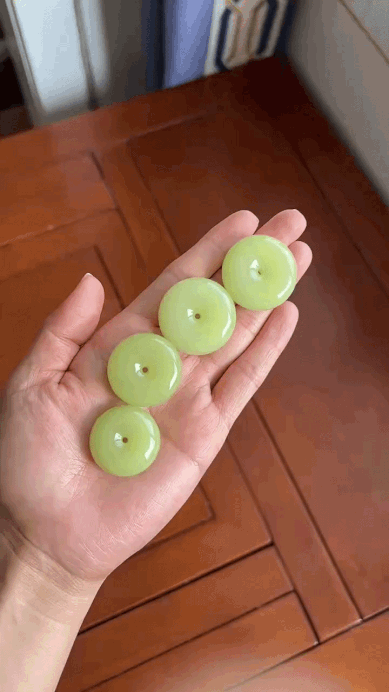 41072 和田玉黃口平安扣