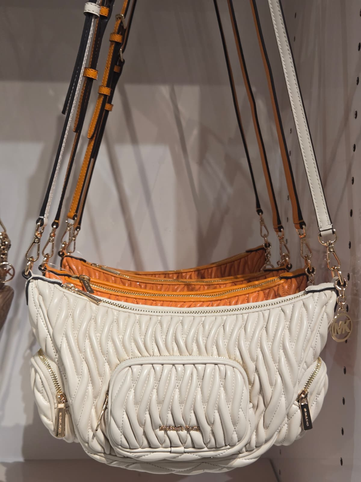 【預購】Michael Kors H042107 褶皺絎縫皮革多口袋腋下包