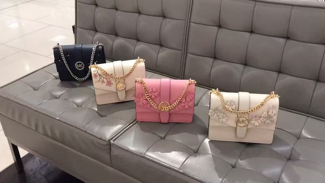 【預購】Michael Kors H042112 立體花卉裝飾翻蓋鏈條包