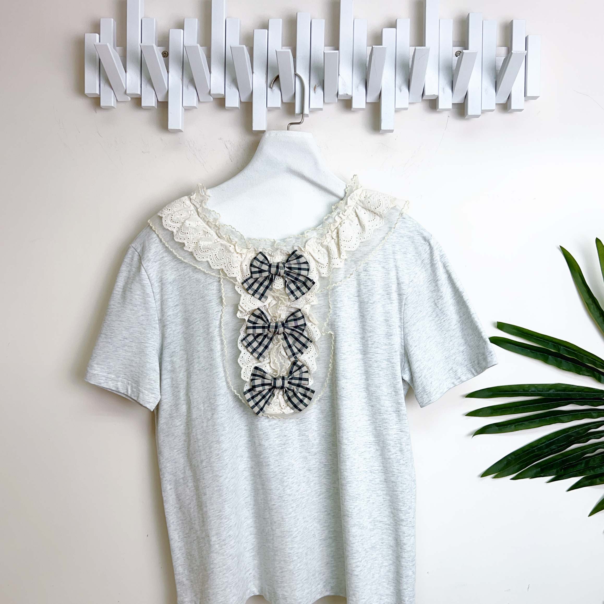 通花LACE領蝴蝶結棉質上衣（胸40-42 腰40-42 長24吋）26068 #2404clo