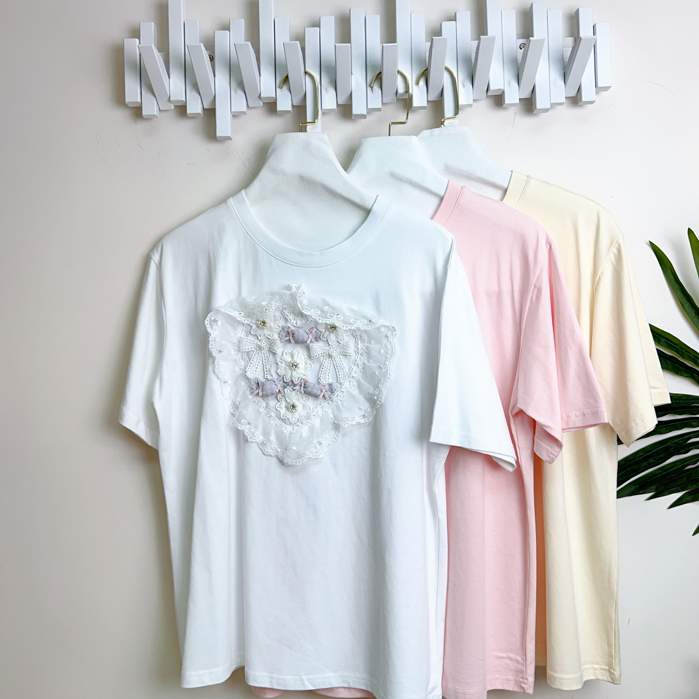 立體糖果LACE愛心通花蝴蝶結拼棉質上衣（胸42-46 腰42-46 長25吋）26063 #2404clo