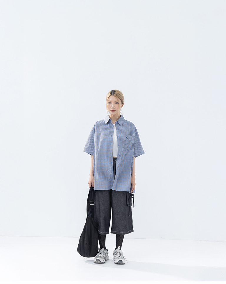 Wide-cut plaid shirt with a single front pocket, available in two colors.【01025795】in stock+pre-order