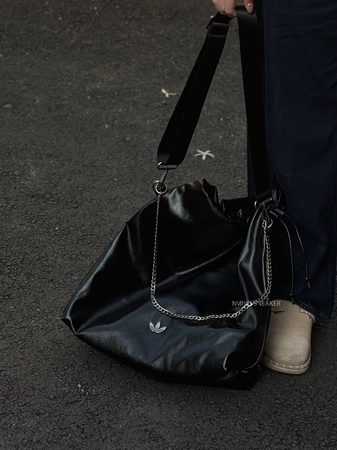 Adidas Originals  肩背流浪包 中/大號