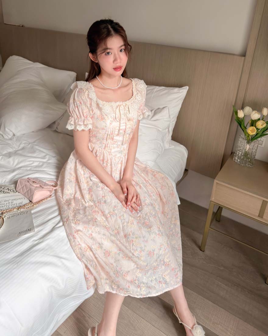 LINA LINA優美春漾刺繡花朵蕾絲蝴蝶結洋裝-淡粉橘