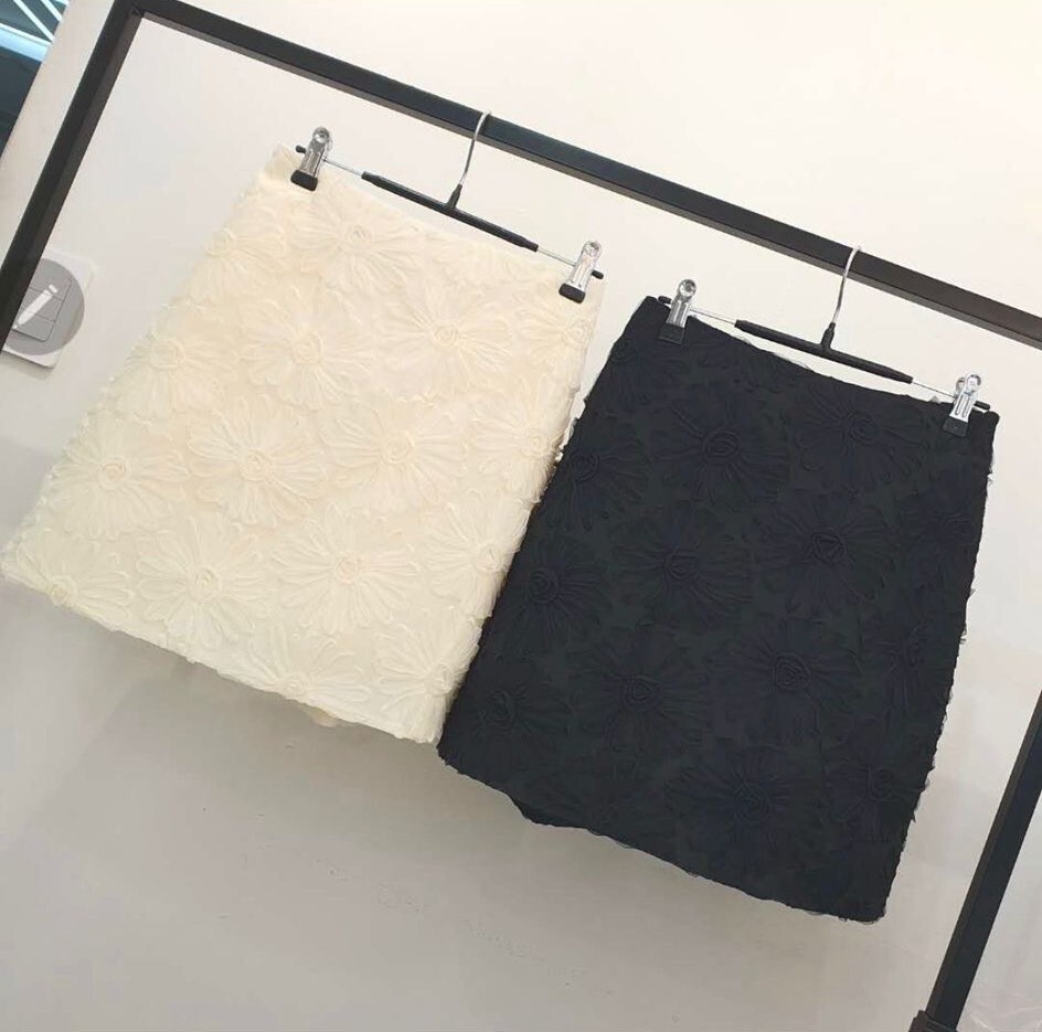 V12 腰26-32 HIP41 長17 $419 (一口價)