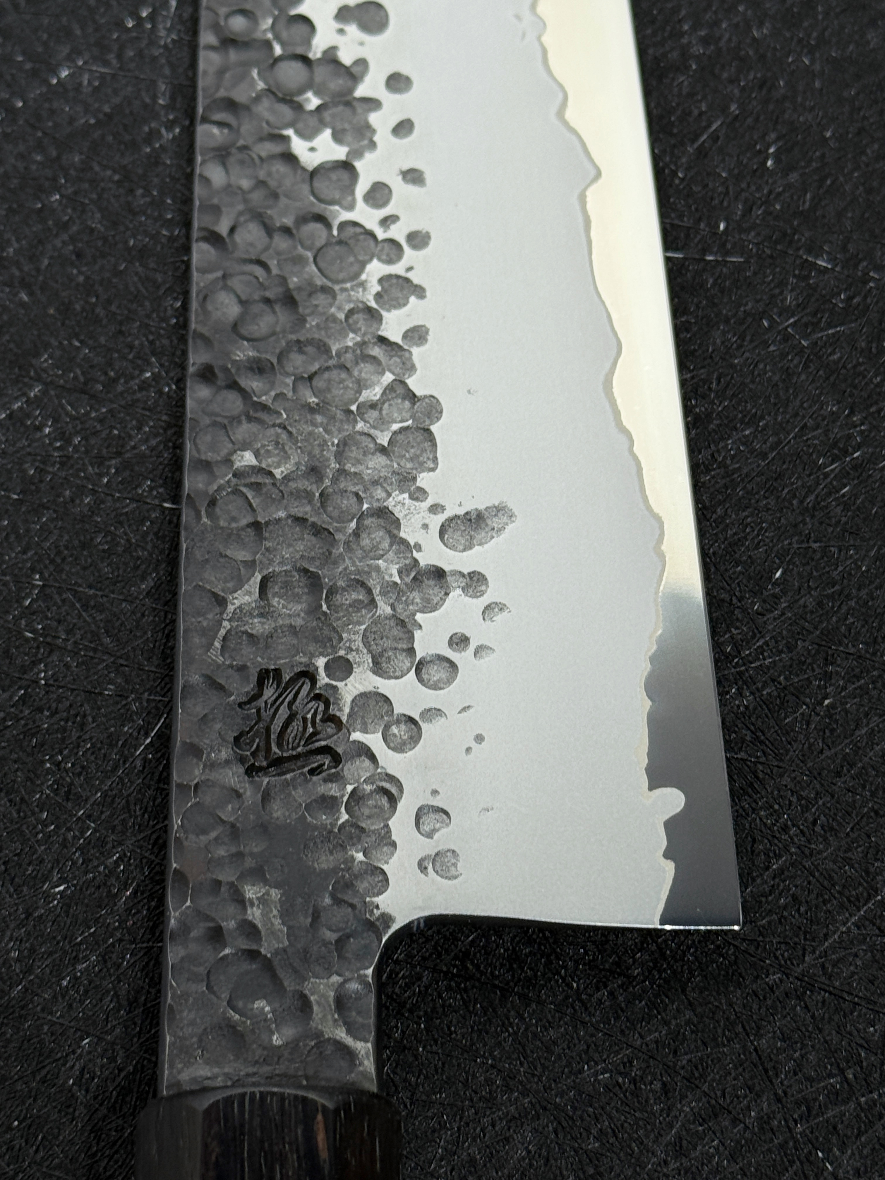 極鋭 Apex Ultra 不鏽鋼外層 黑打 槌目 牛刀