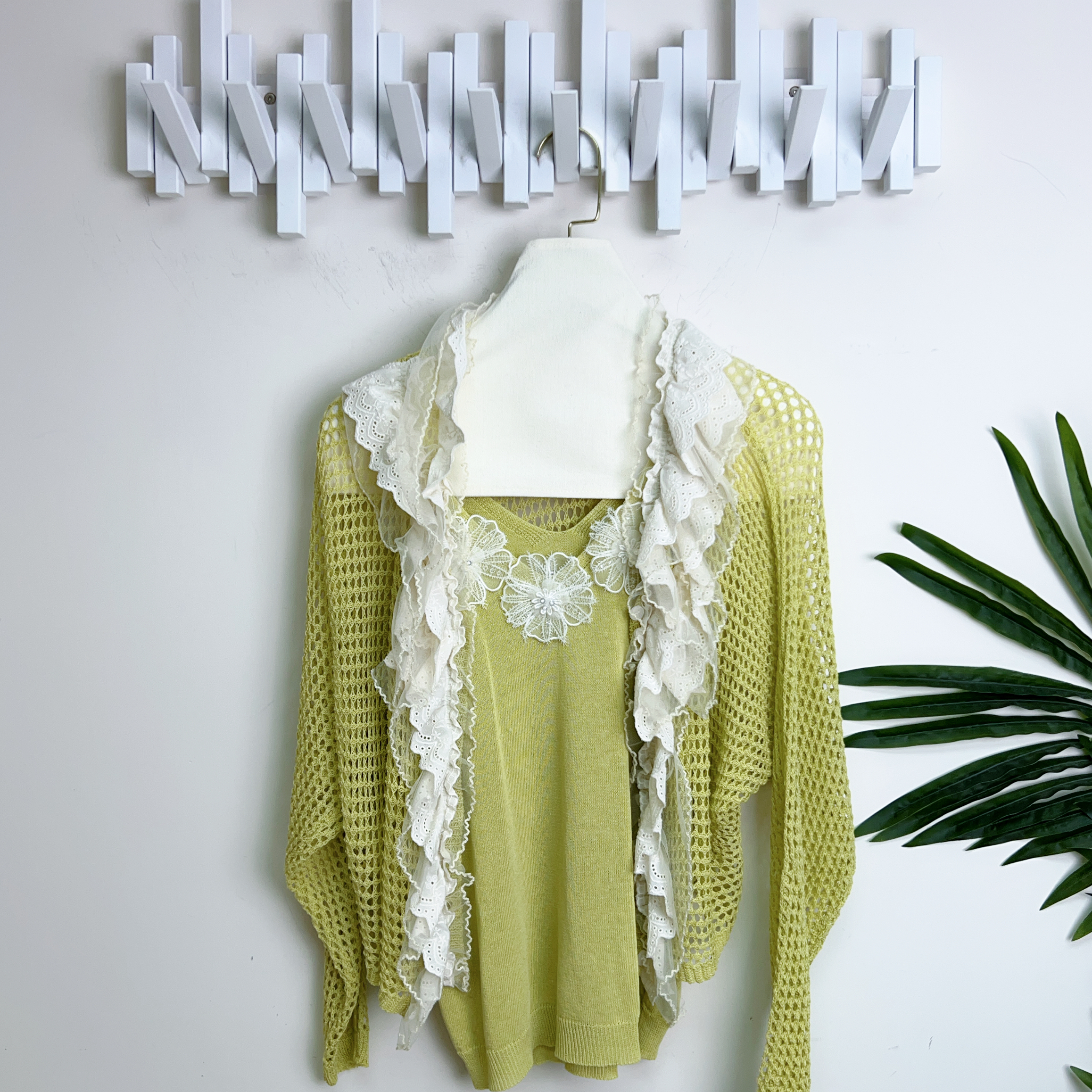 LACE花針織上衣拼通花邊針織外套（背:胸30-36 腰30-38 長23吋 胸腰*無限 長19吋）26054 #2404clo