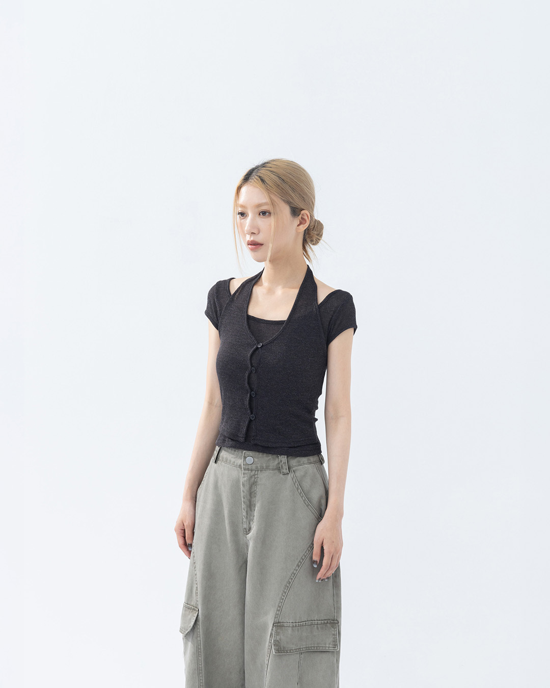 Faux two-piece halter neck vest design short-sleeved top, available in two colors, S/M.【01099488】in stock+pre-order