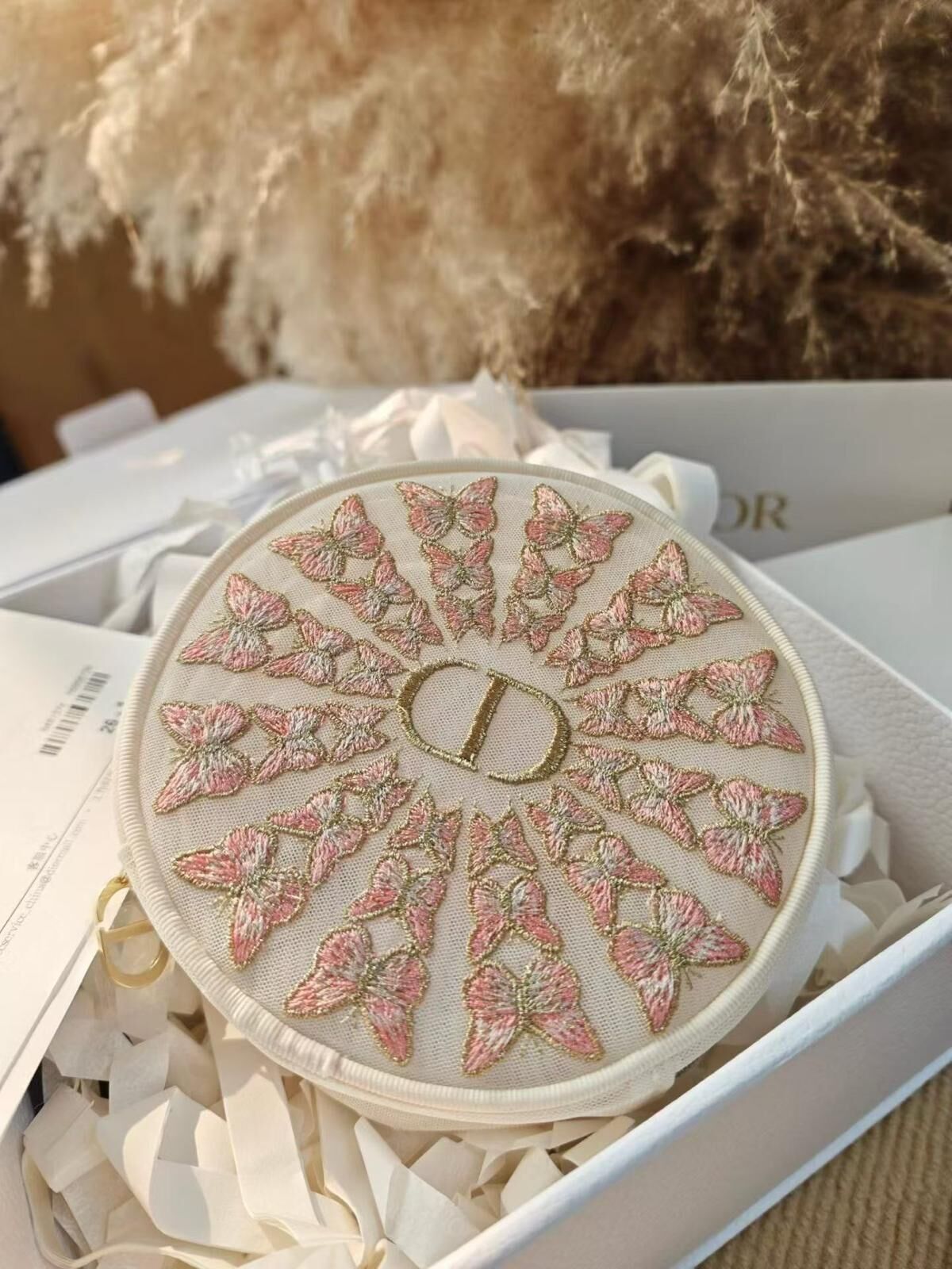 DIOR 2026年母親節禮遇精緻蝴蝶刺繡網狀贈品化妝袋