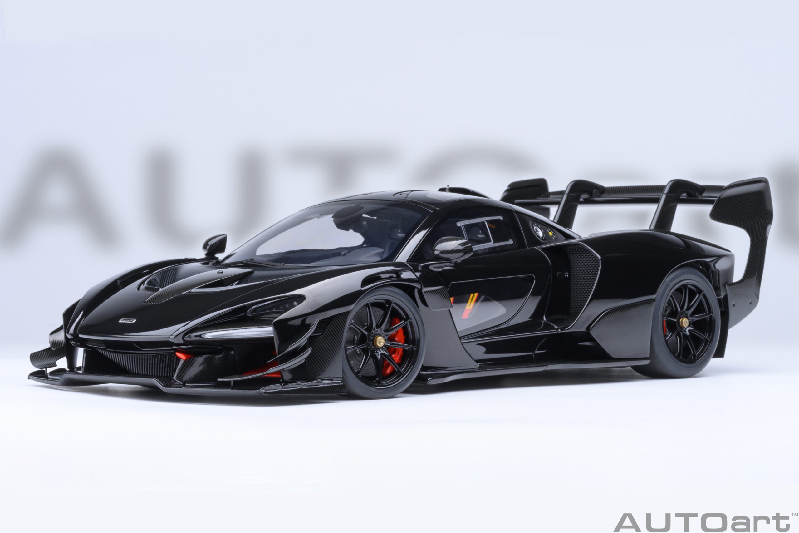 1/18 AUTOART McLaren Senna GTR (Onyx Black) (81954)