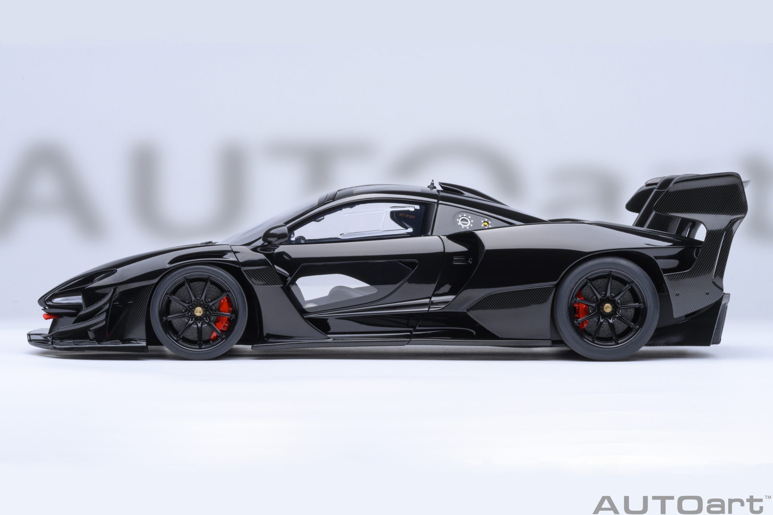1/18 AUTOART McLaren Senna GTR (Onyx Black) (81954)
