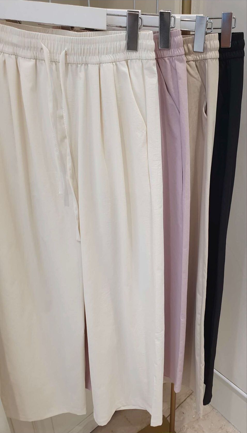 SM25 腰26-39 Hip 44-49 長37.5 $359 (一口價)