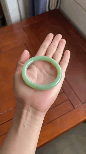 41074 54mm和田玉碧玉粉青圓條手鐲 (52-54)