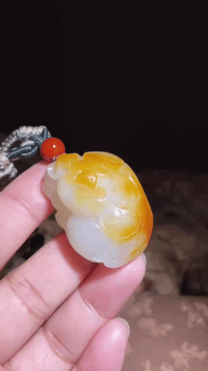 410711 和田玉籽料福豬