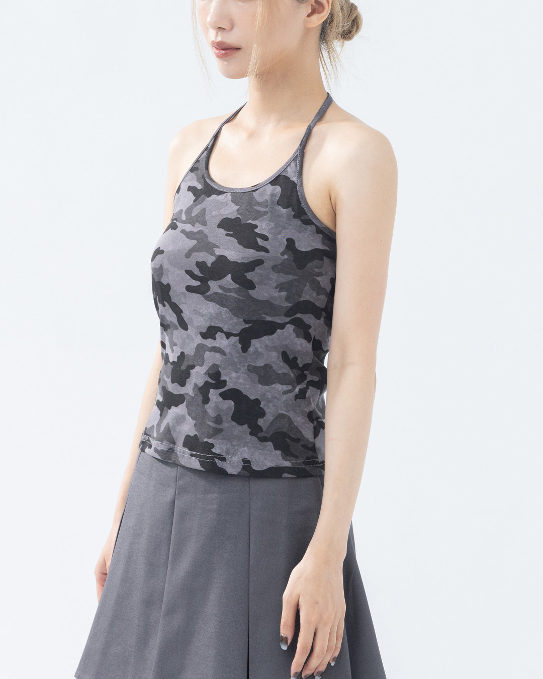 Camouflage backless halter neck bra top, available in two colors.  S/M【01099572】in stock+pre-order