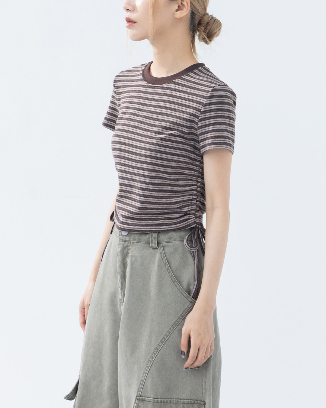 Striped cropped top with side drawstring, available in two colors.【01099658】in stock+pre-order
