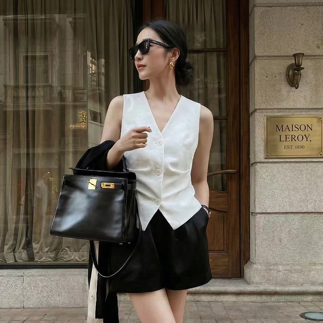 氣質感腰抓摺造型排釦V領西裝背心-S-L / 2色 (Elegant & Love)